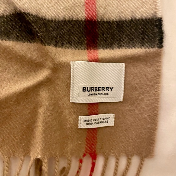 Burberry Beige Giant Check Cashmere Scarf - Picture 4 of 6
